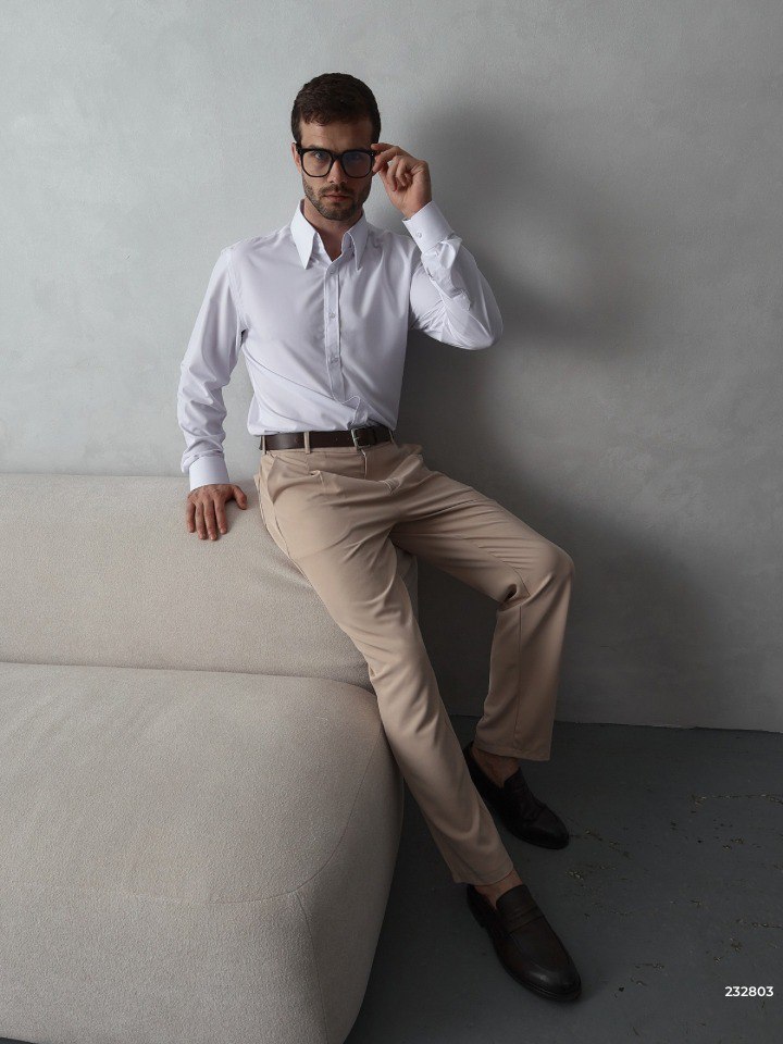 Офисные брюки с поясом отлично сочетаются с олд мани и полуклассическим стилем ❣️